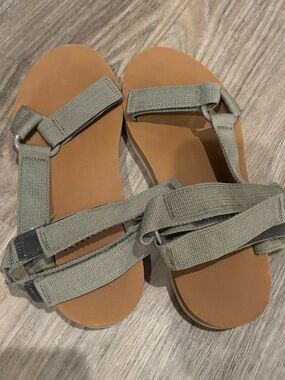 Casual Women's Strappy Sandals in Olive
